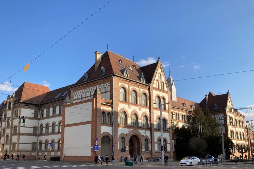 Református Gimnázium és Általános Iskola épületének nyílászáró cseréi